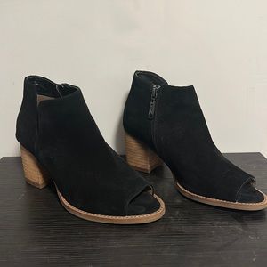 Blondo Napa Waterproof black suede open toed booties 6.5